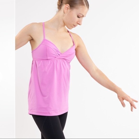 Lululemon Rehearsal Tank in Smoky Rose 4 - Picture 13 of 13